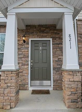 3rd image of 8211 Center Path Ln #8211