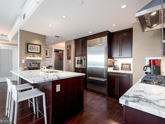 4th image of 1111 19th St N APT 2606
