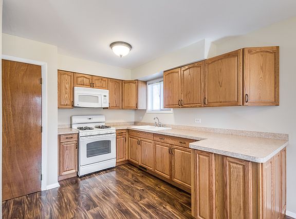 5th image of 827 E Grand Lake Blvd