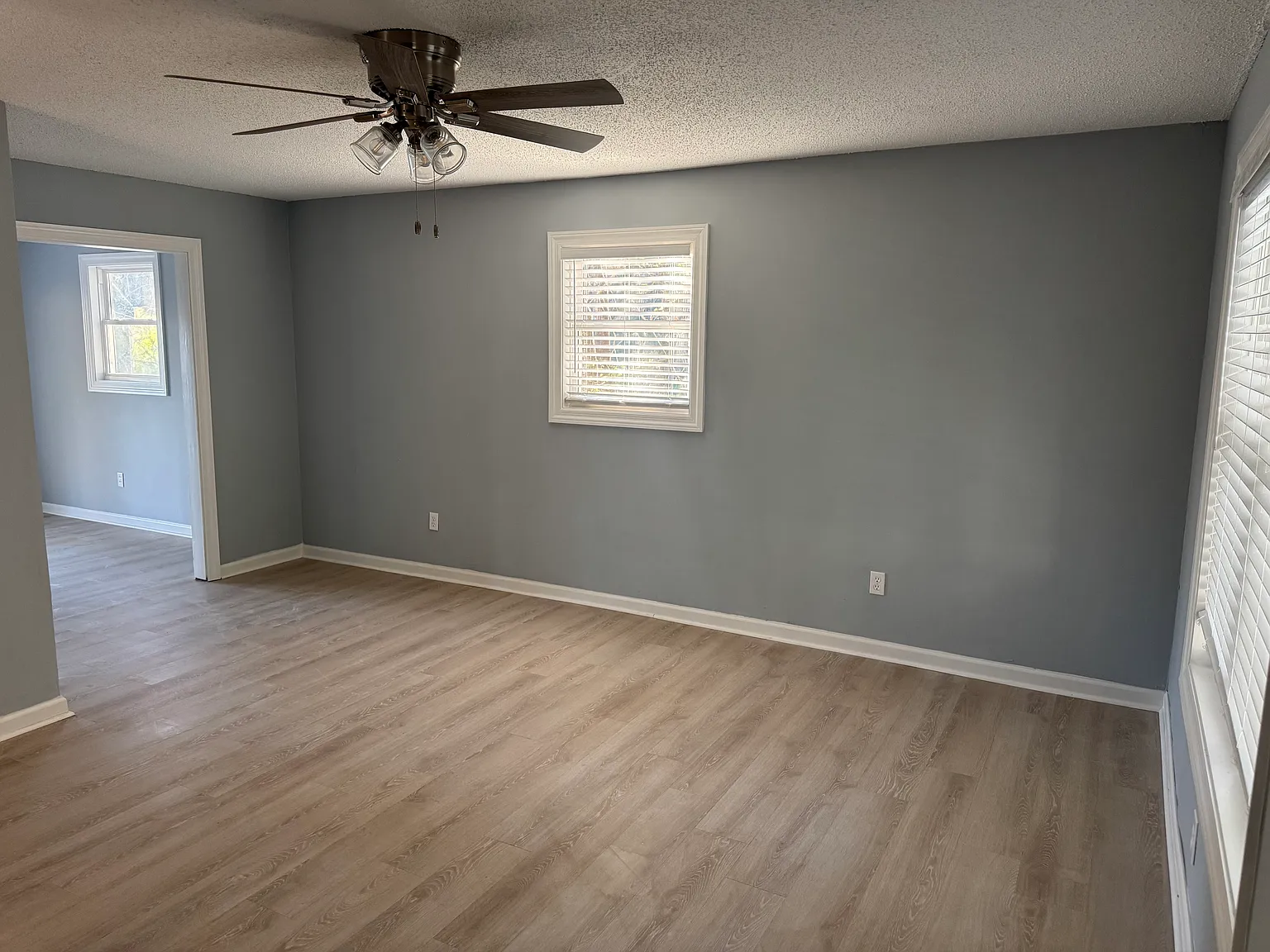 3 bed, 1344 sqft, $2,025 — Photo 3