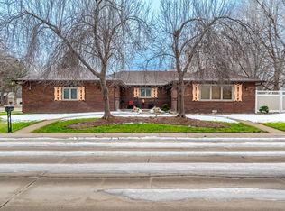 2302 Sunset Dr, North Platte, NE 69101