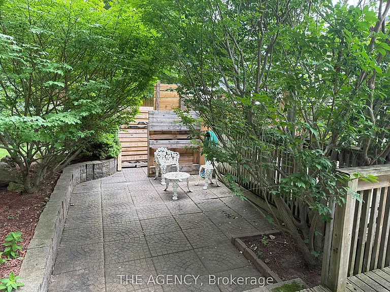 323 Waratah Ave — Photo 48