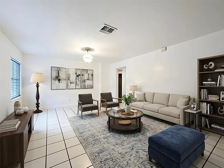 272 Florida Pkwy — Photo 3