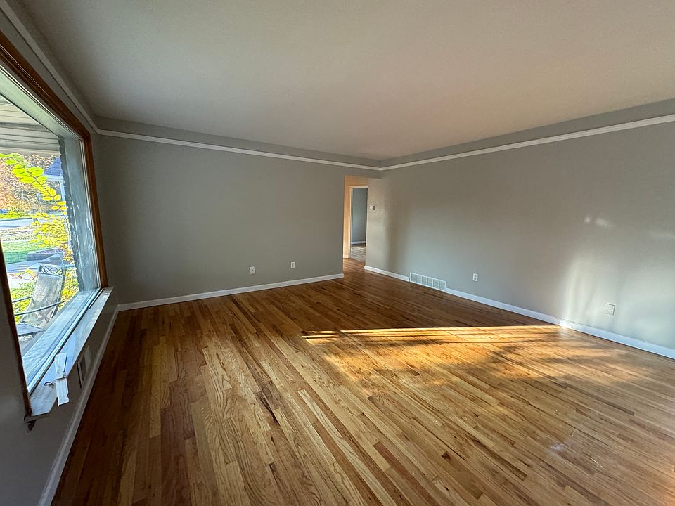1st image of 15466 Richmond St
