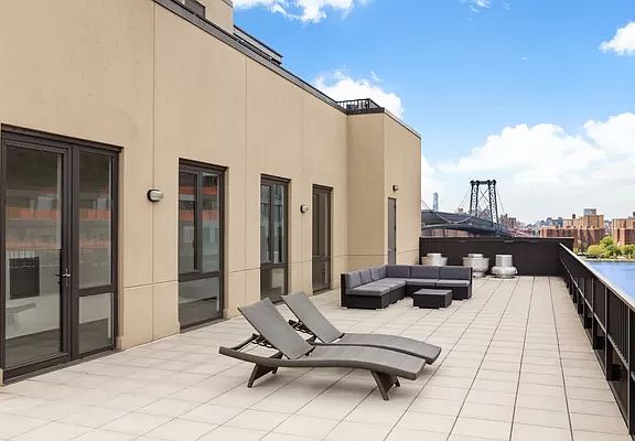 5th image of 390 Wythe Ave APT 5A