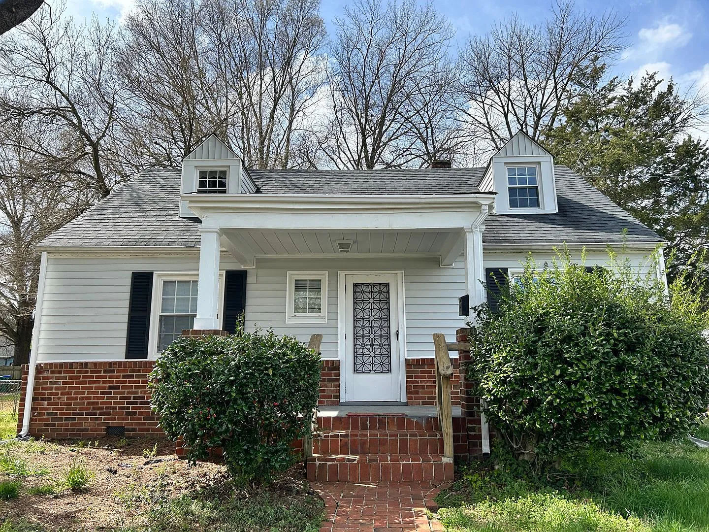 4 bed, 2.0 bath, 1254 sqft, $2,150 — Photo 2