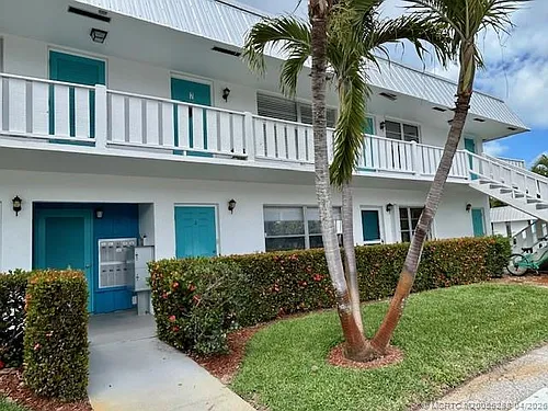 2929 SE Ocean Blvd Photo 1