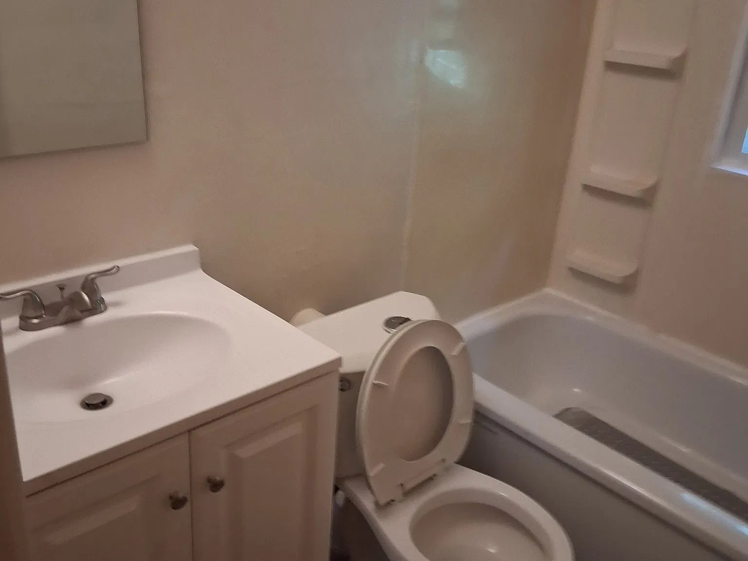 2 bed, 888 sqft, $900 — Photo 4