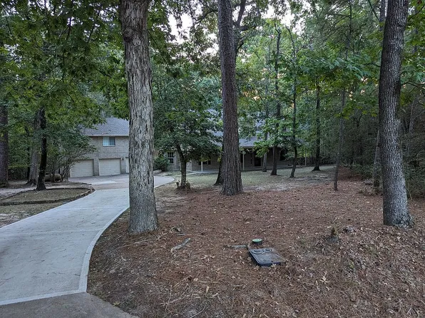 45 Creek Forest Ln, Conroe, TX 77384
