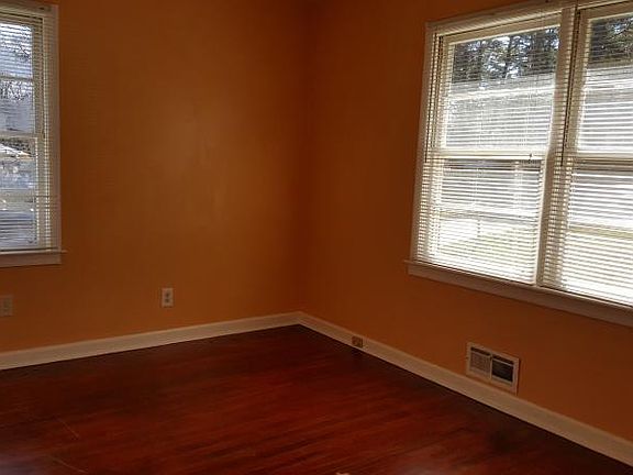 4th image of 856 Sherwood Cir