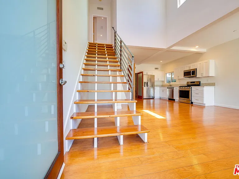 1411 Cloverfield Blvd #B — Photo 6
