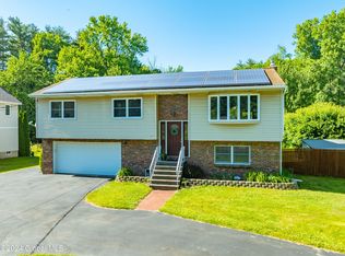 25 New Shaker Rd, Albany, NY 12205