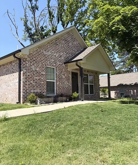 504 Hobson St — Photo 2