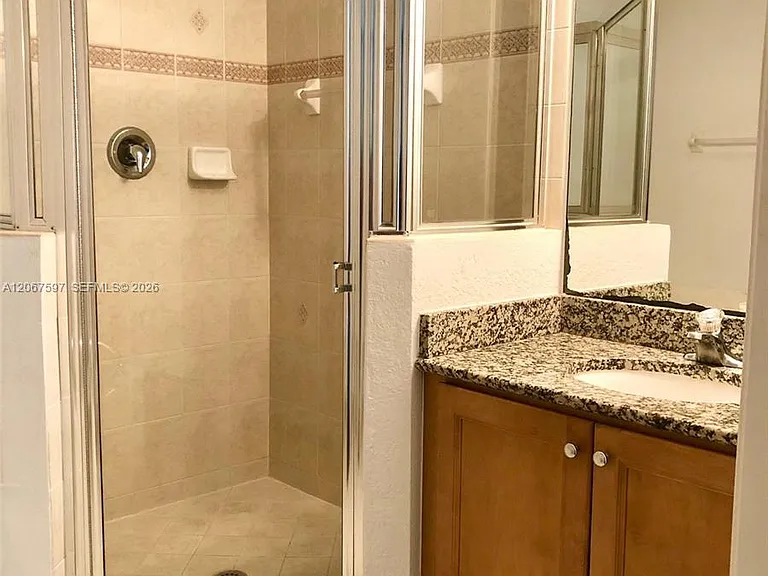 1811 NE 5th St #1501 — Photo 17