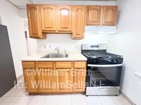 179 W 48th St