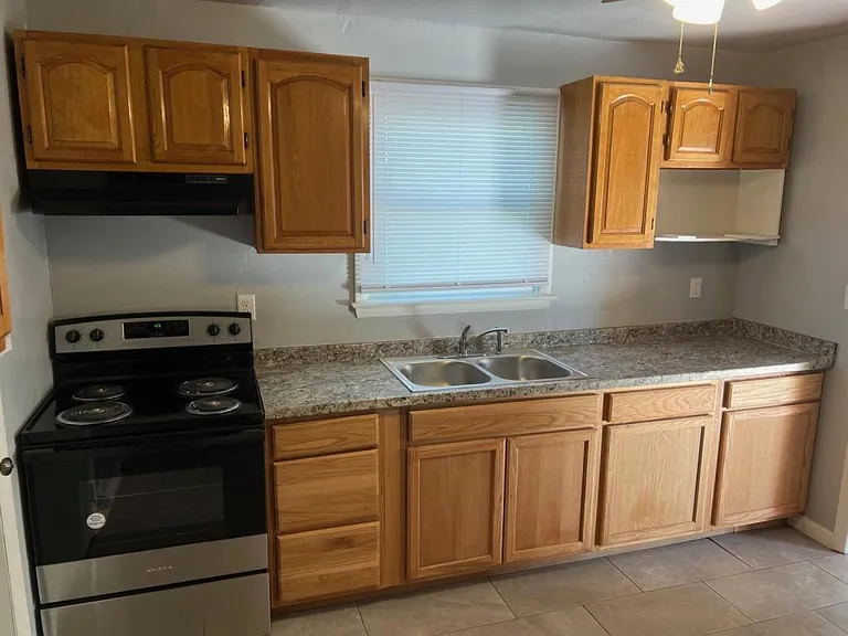 419 Porterville St — Photo 15