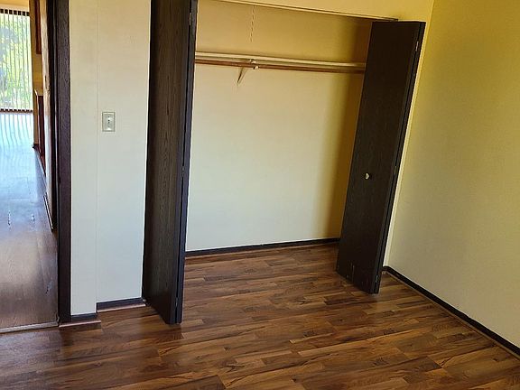 3rd image of 15722 Lake Dr APT 3BL