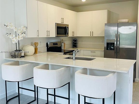 5th image of 5000 SW 37th St