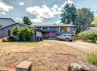 7560 Springhill Dr, Gladstone, OR 97027