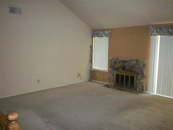 3rd image of 1412 Knollcrest Dr