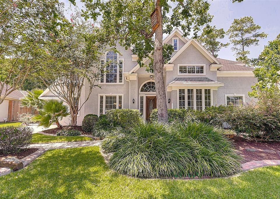 Beautifully updated 4 bedroom 3.5 bath home in Oak Hollow Estates