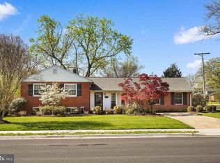 10917 Woodhaven Dr, Fairfax, VA 22030