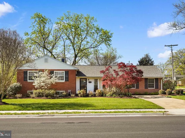 10917 Woodhaven Dr, Fairfax, VA 22030