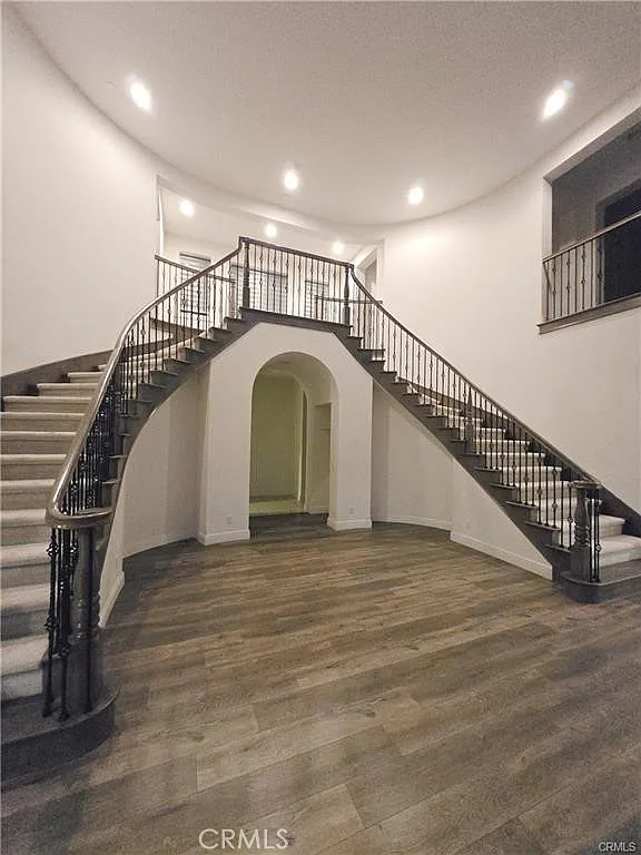 4 bed, 4.5 bath, 4710 sqft, $16,000 — Photo 4
