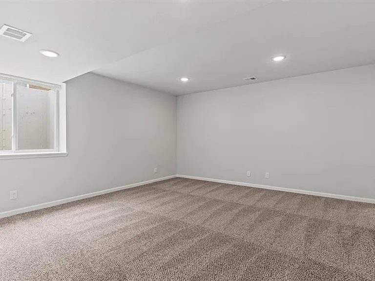 740 Connor St — Photo 14