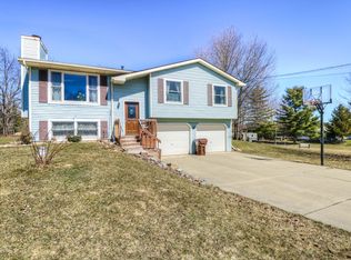 9261 Highland View Dr, Laingsburg, MI 48848