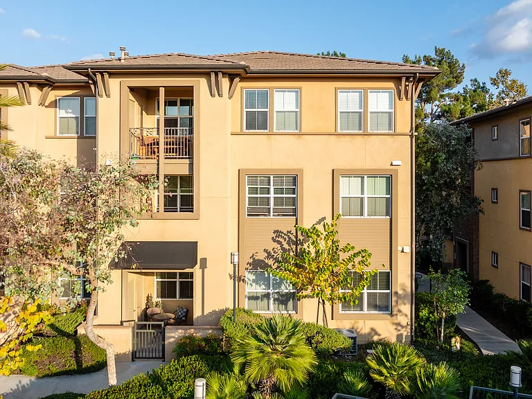 La Verne Village Luxury Apartment Homes — Photo 62