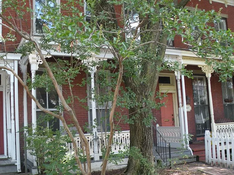 105 S Pine St — Photo 2
