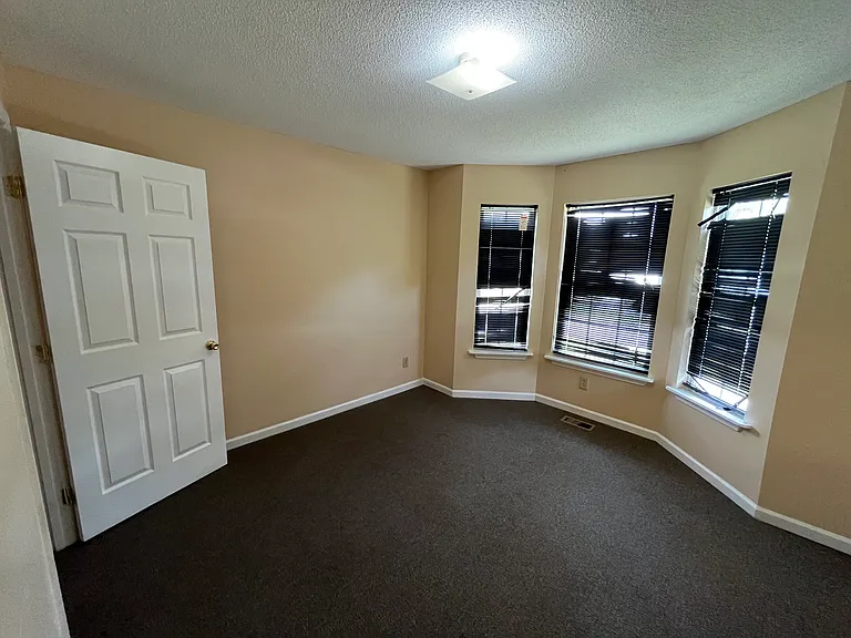 1864 Cedar Ave — Photo 17
