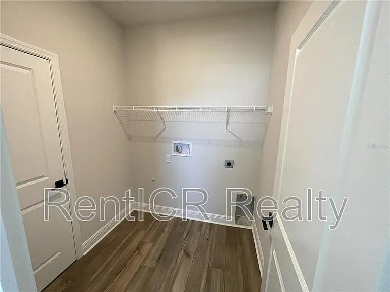 1437 N River Cir — Photo 6