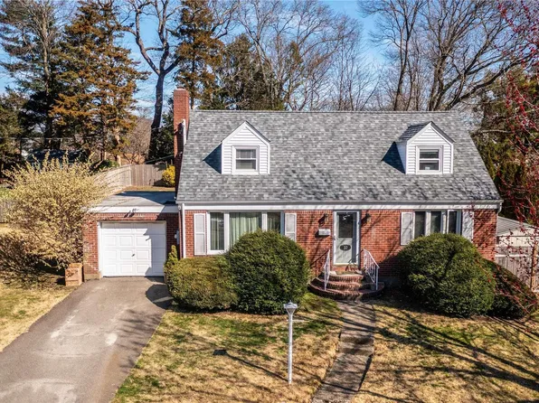 32 Monmouth Drive, East Northport, NY 11731