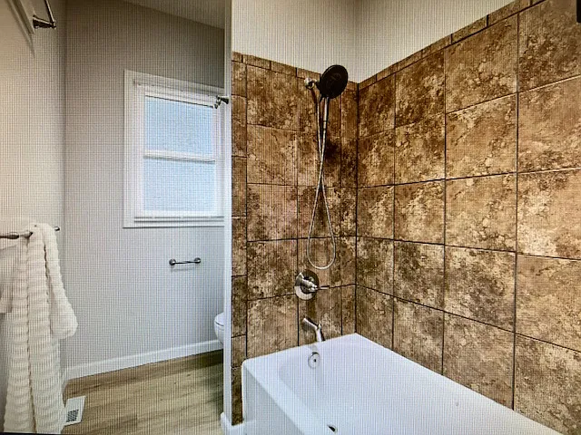 402 McIver St — Photo 8