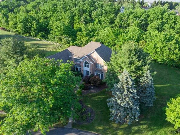 1936 Wooded Ridge Ct, Fogelsville, PA 18051