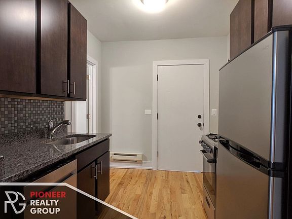 4th image of 815 W Cornelia Ave #821A213