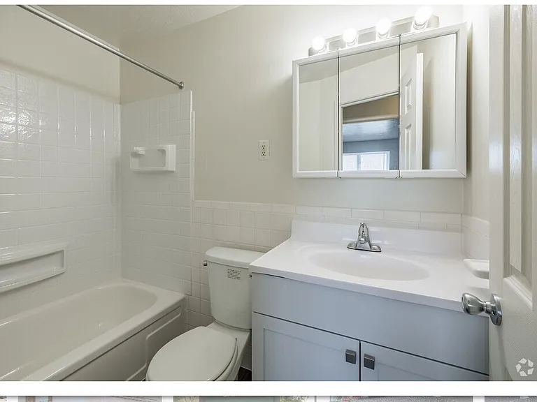 Mystic Creek Apartments — Photo 4