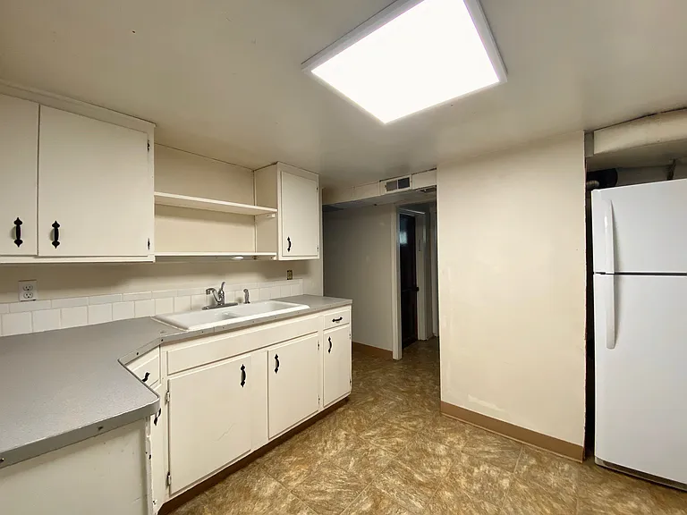 419 E Myrtle St #BASEMENT — Photo 2