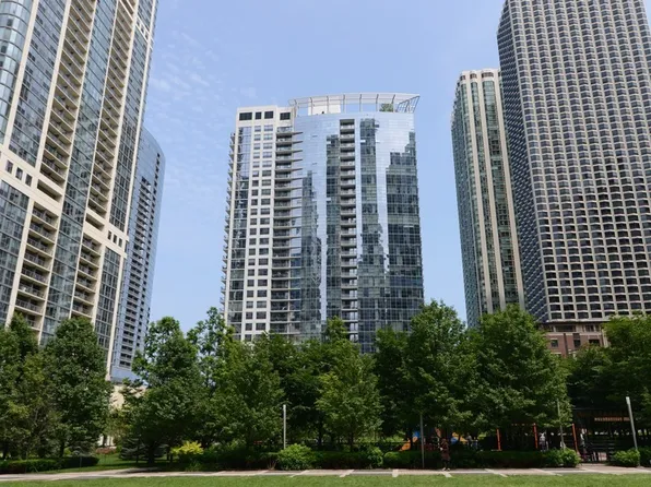 201 N Westshore Dr APT 607, Chicago, IL 60601