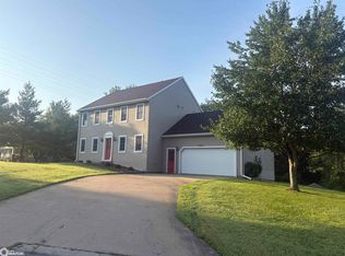 1525 Lone Oak Cir, Fairfield, IA
