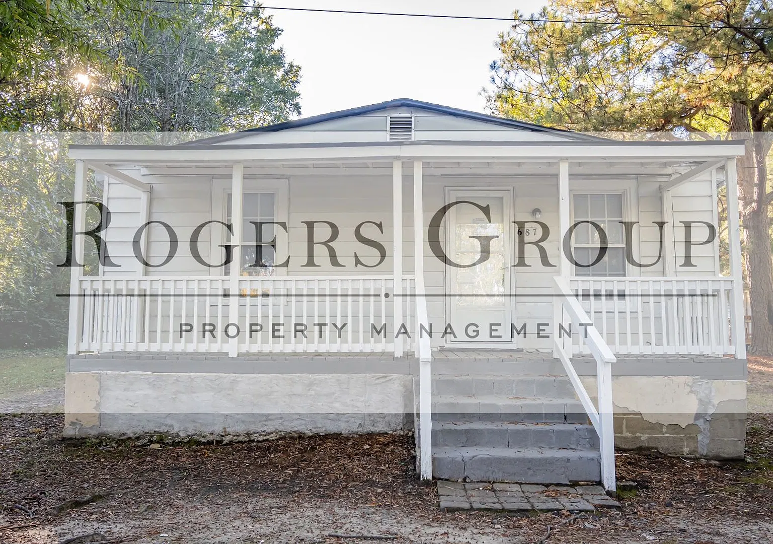 3 bed, 1.0 bath, 1064 sqft, $1,045 — Photo 1