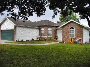 709 S Daniel Ln, Willard, MO 65781