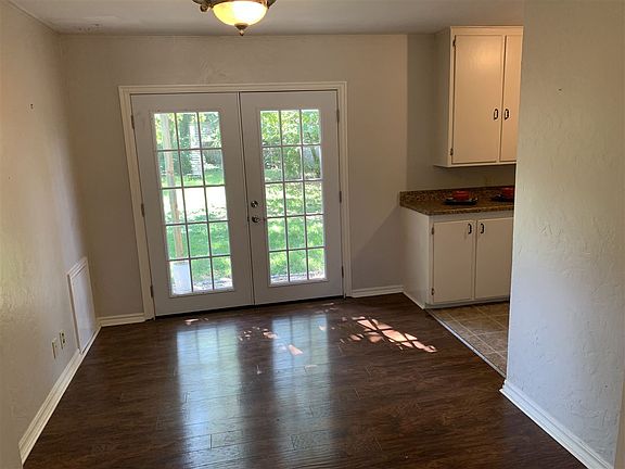 4th image of 1401 W Wallace Dr