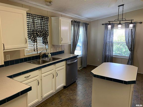 4th image of 1105 Janet Ln