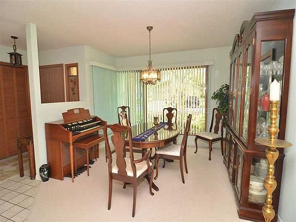 3rd image of 1571 Golfside Dr