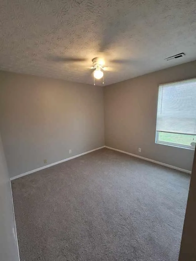 3 bed, 1200 sqft, $1,500 — Photo 4