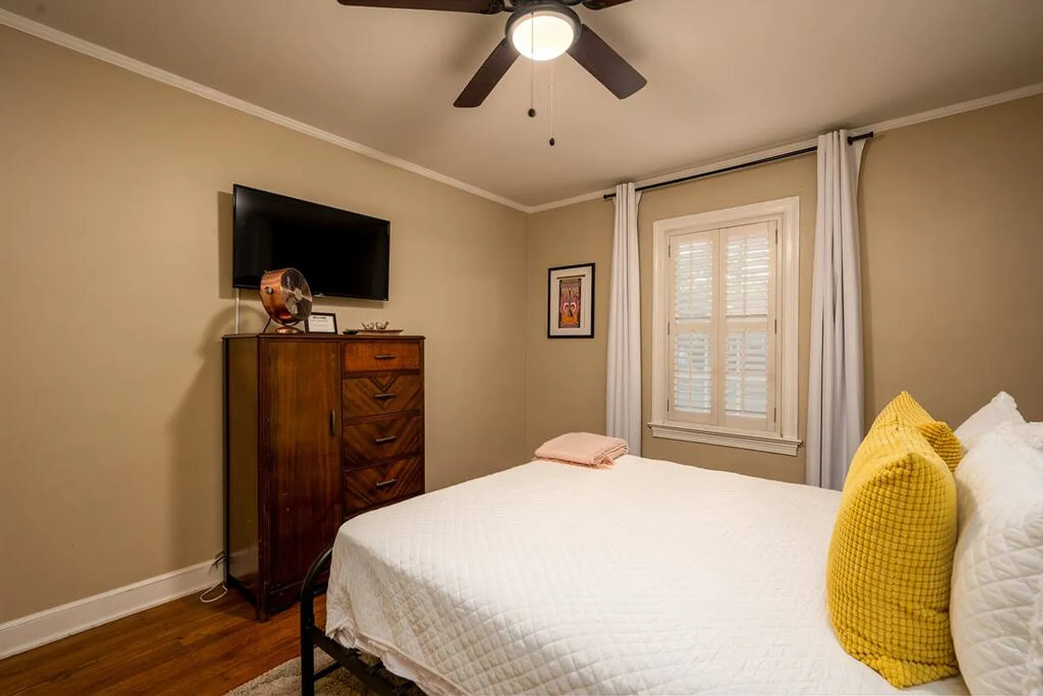 2 bed, 1.0 bath, $2,467 — Photo 4
