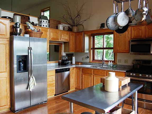 Great gardens and landscaping.